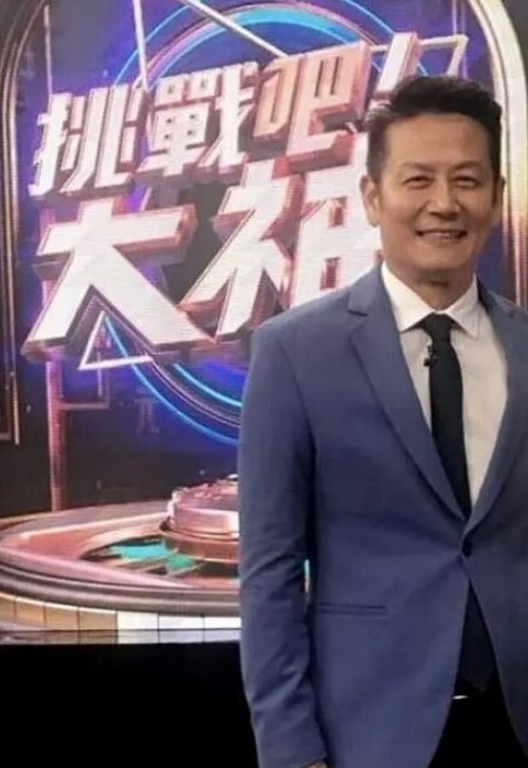 淫荡小骚妇初次挑战黑人巨大的巧克力棒捅得她都快噎著了 - 8号技师